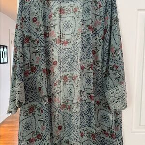Floral Patterned Kimono with Lace Trim